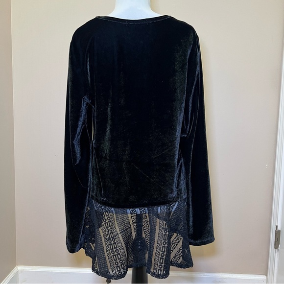 Signature Studio Women’s Black Velour & Lace Flared Sleeves Shirt. Size Large - Picture 3 of 9
